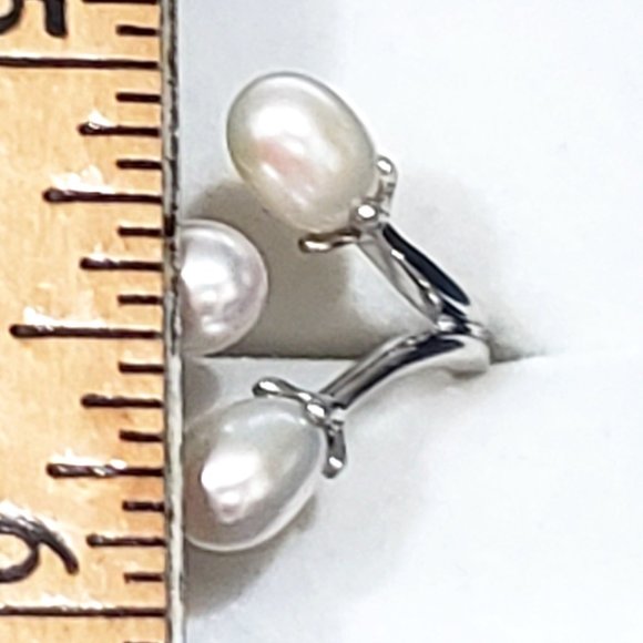 LucyQ White Freshwater pearl bypass ring in Rhodium over 925 Sterling Silver - Picture 3 of 5